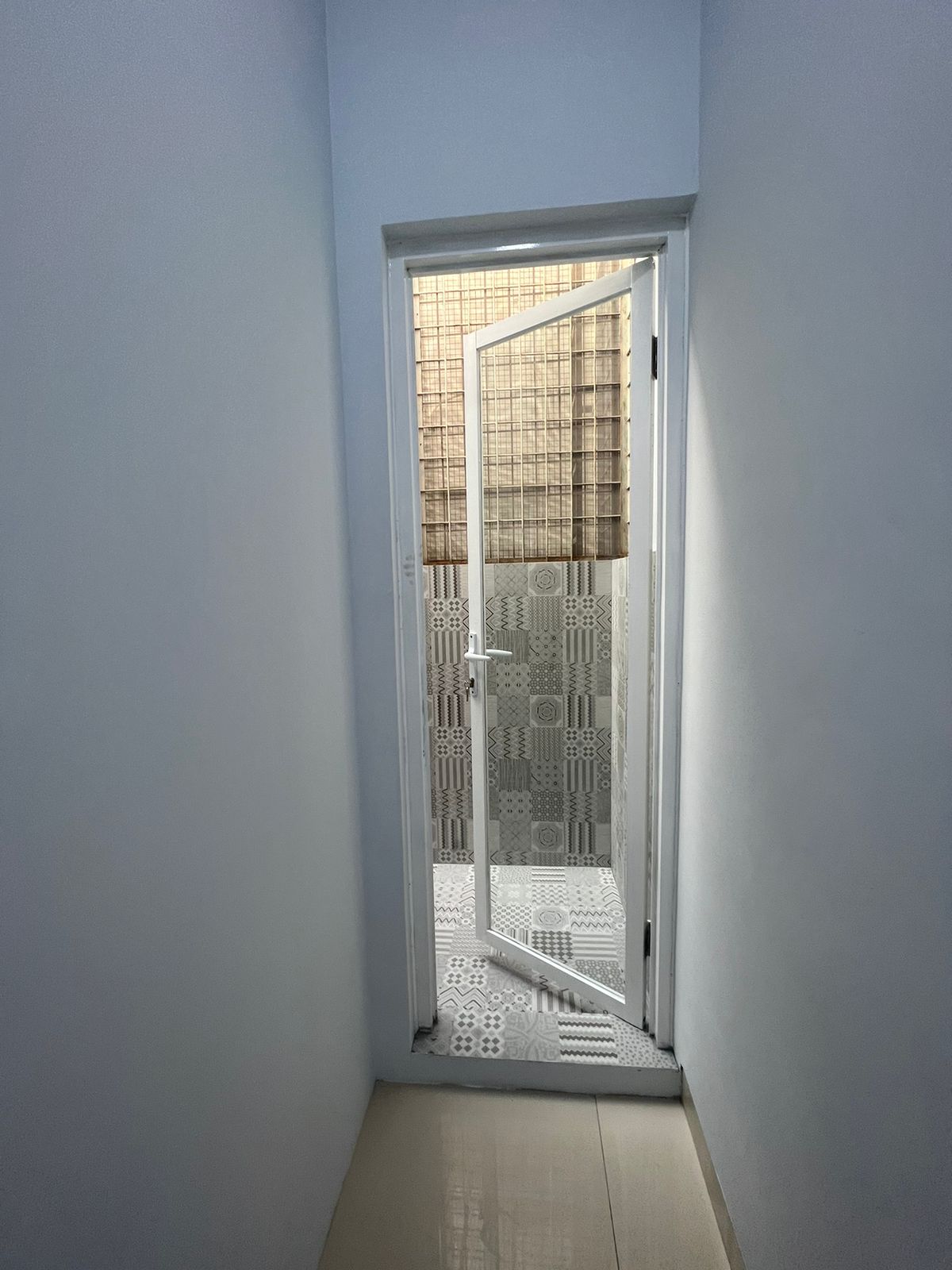 Pintu Aluminium Minimalis Putih